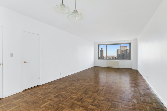 Building Photo - One Bedroom with Views