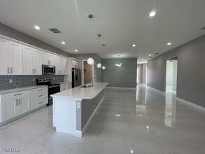 Building Photo - 1117 NE 11th Terrace