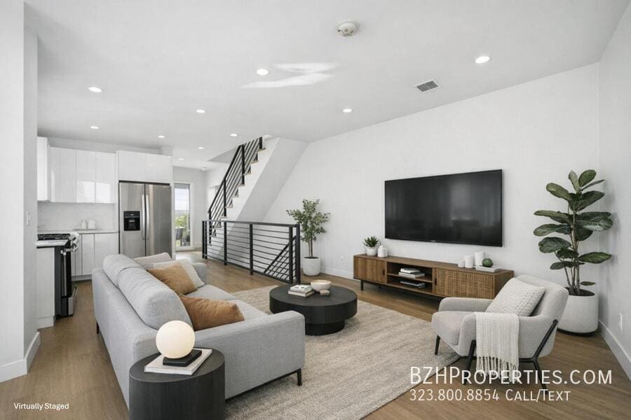 4523 1/2 St Elmo Dr- - 4523 1/2 St Elmo Dr-