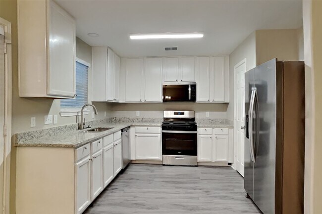 Foto del edificio - 3906 Falvel Shadow Creek Dr