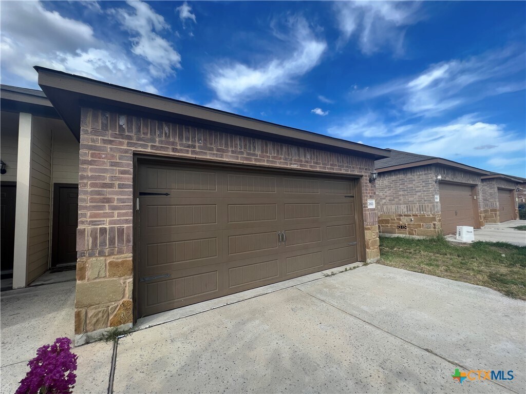 Foto principal - 2611 Pahmeyer Rd