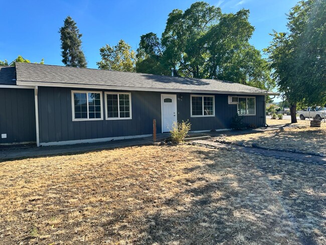 Building Photo - 1076 Sunrise Way