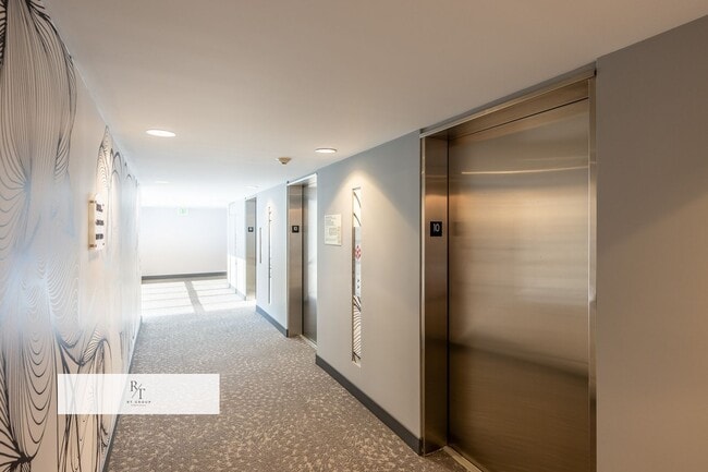 Foto del edificio - Modern 2-Bedroom Condo with Premium Amenities in Los Angeles