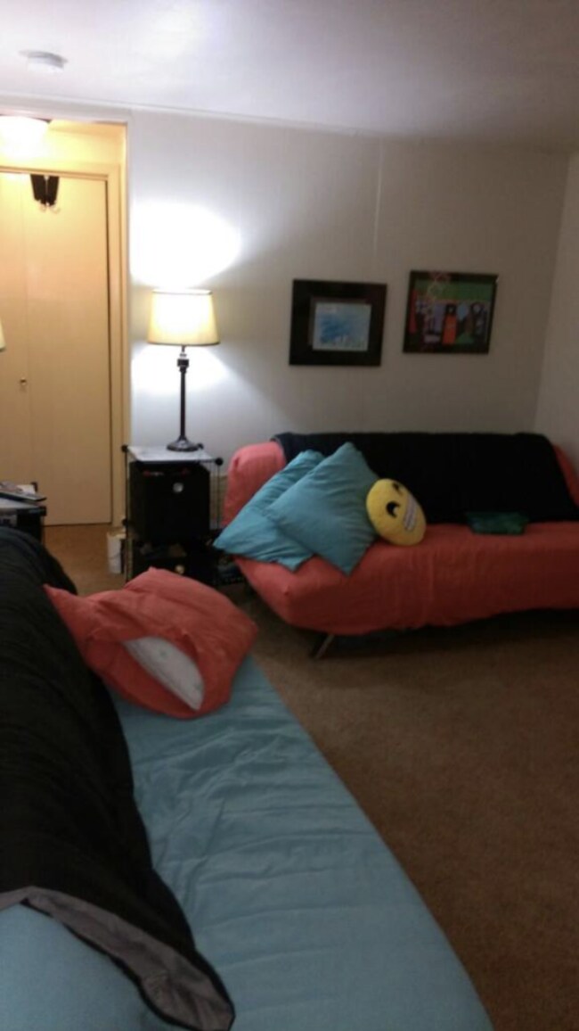 Foto del edificio - 1701 Blossom Ln