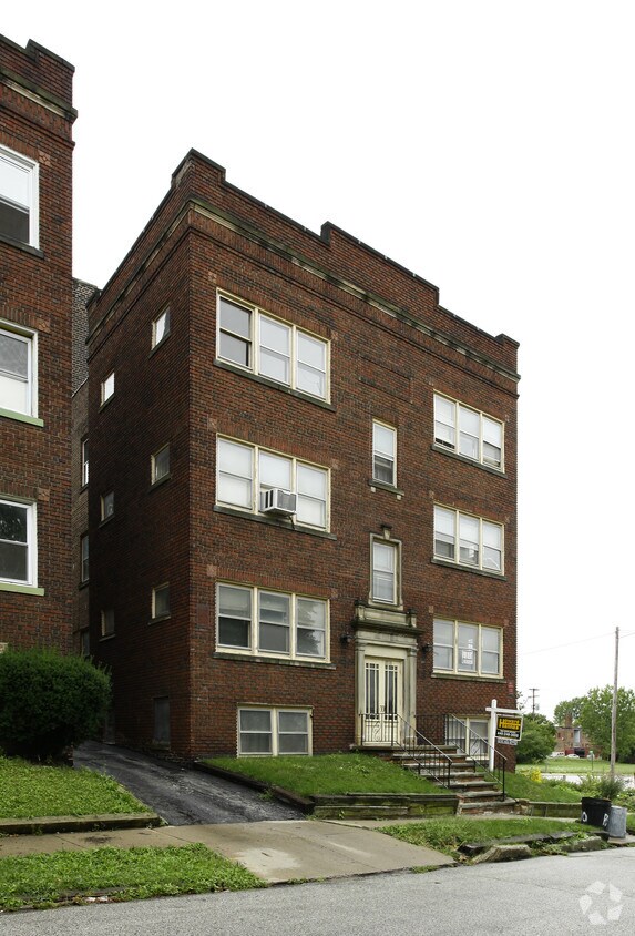 Building Photo - 1810 Page Ave