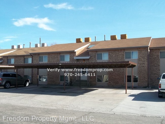 Building Photo - 842 E Cedar Ct
