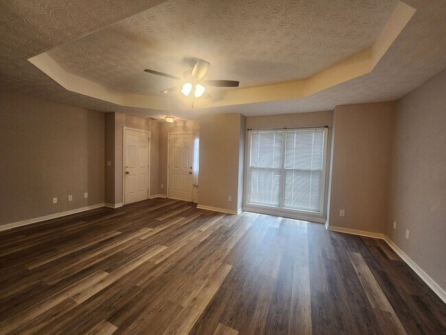 Foto del edificio - 6523 Fairfax Way