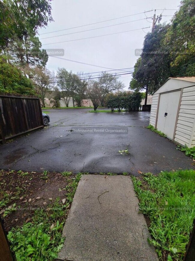 Foto del edificio - "Available Now".......... one-bedroom, one-bathroom house located in the heart of Napa Valley!!