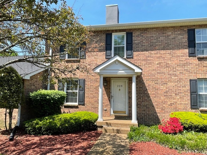 Primary Photo - Cottage Place townhomes off Lebanon Pk!