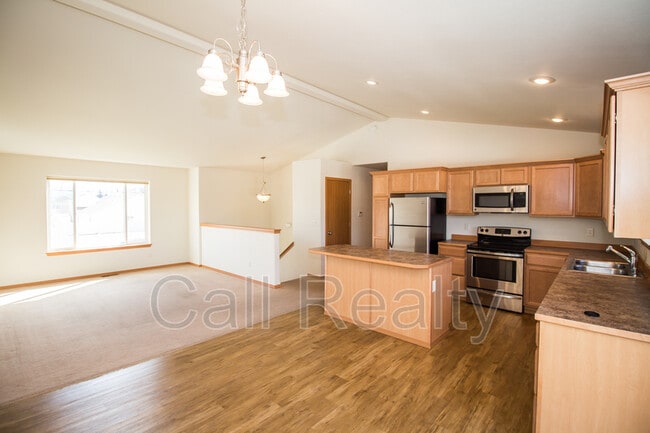 Building Photo - 2105 N Eden Rd