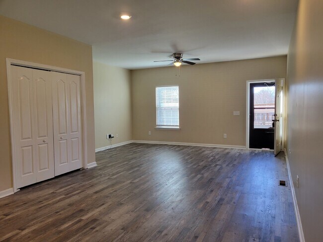 Foto del edificio - Spacious 2 bedroom, 2 full bath unit with ...