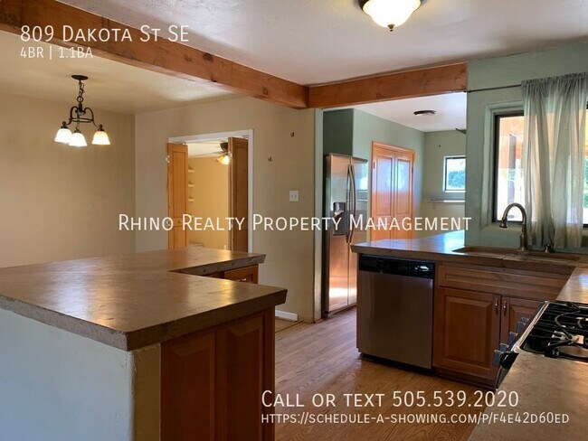 Building Photo - 809 Dakota St SE