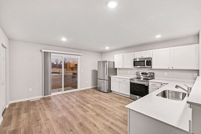 Building Photo - Move-In Special: Get ONE MONTH FREE on your first full month of rent when you sign a lease by May...