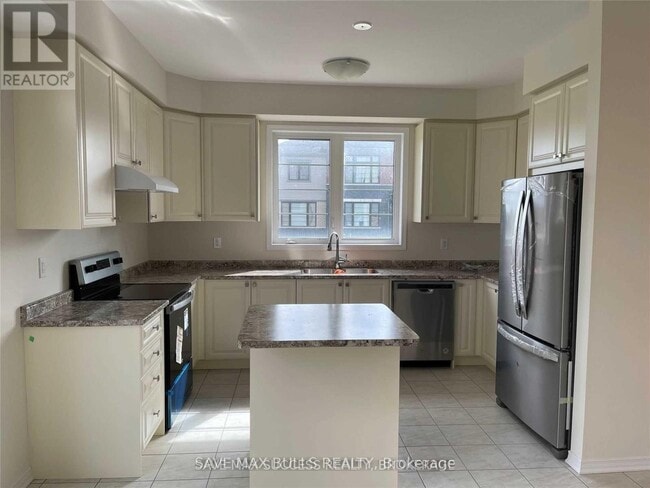 Building Photo - 83 David St