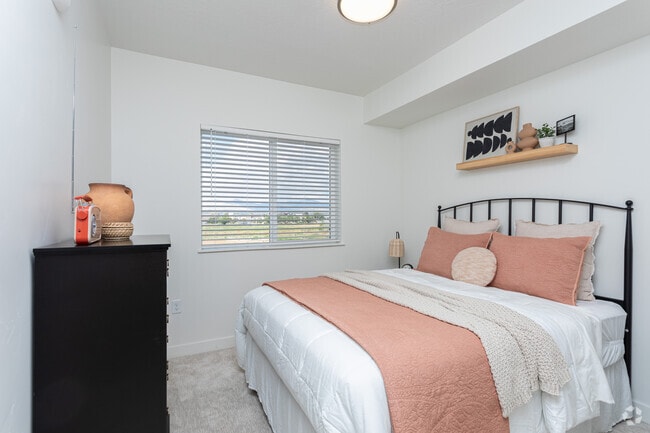 Interior Photo - Skyline Peaks