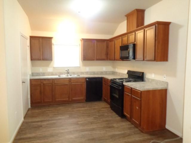 Foto del edificio - 8017 Silver Oak Dr