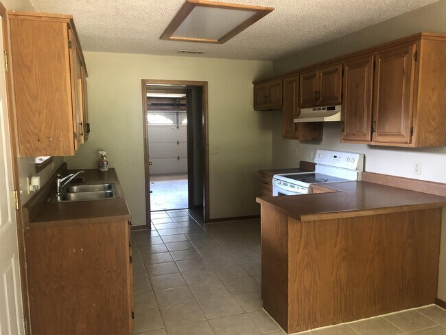 Foto del edificio - 334 E Malinda Dr