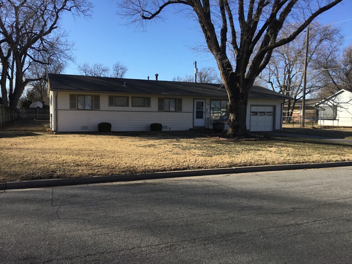 625 N Redbarn Ln, Wichita, KS 67212 House for Rent in Wichita, KS