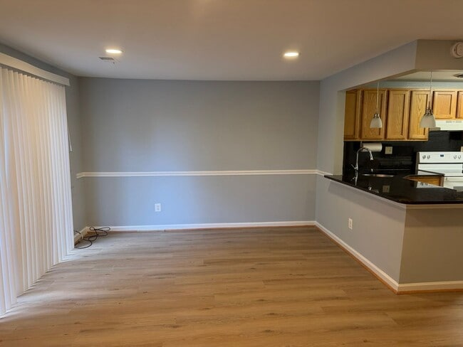 Building Photo - 8872 Welbeck Way