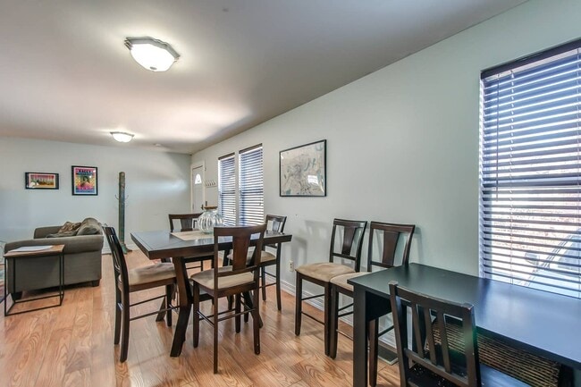 Building Photo - 2003 Rosecliff Dr