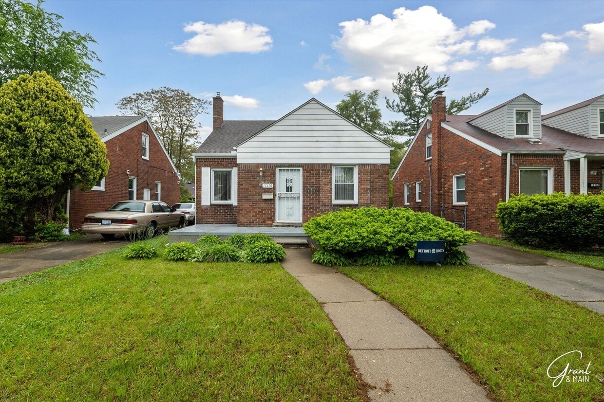 Primary Photo - $1300 3 bedroom bungalow