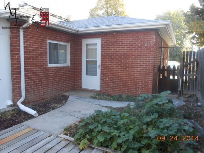 Ranch style home in Lakewood! 1-car garage! - House for Rent in