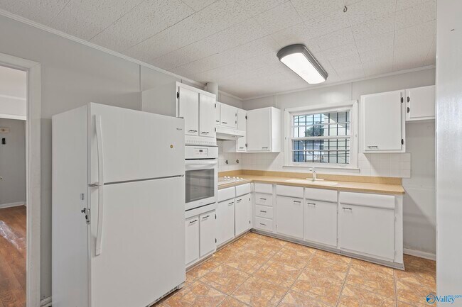 Foto del edificio - 1611 Clb Vw Dr NW