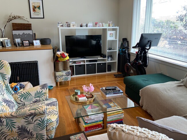 Living Room - 2129 Greenwich St