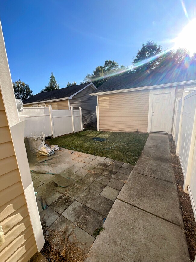 Building Photo - 10012 Juniper Trace Dr
