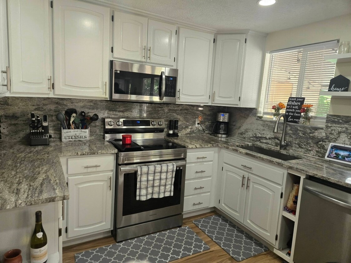 Photo - 1593 Manzanita Dr (Taylorsville, UT)