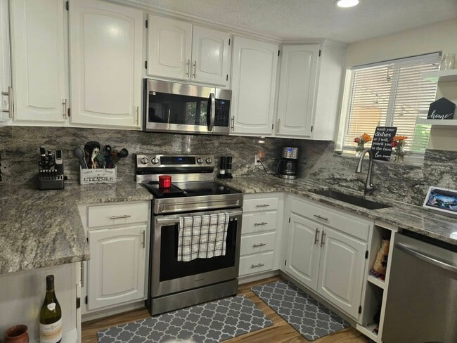 Photo - 1593 Manzanita Dr House