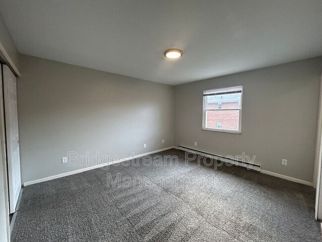 Foto del edificio - 481 N Broadway St