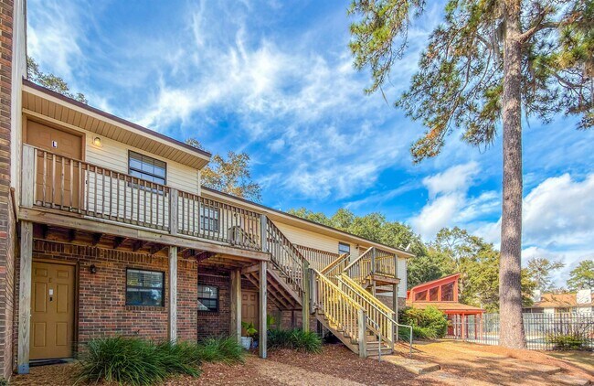 Foto del edificio - 1104 Greentree Ct