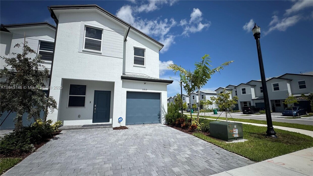 Foto principal - 35919 SW 179th Ave