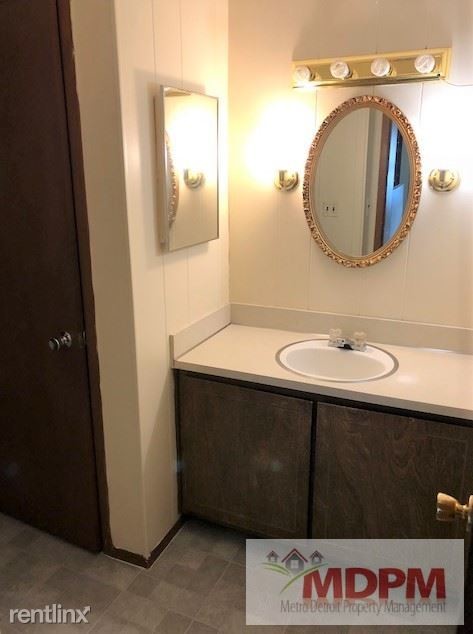Foto del edificio - 2 br, 1 bath  - 9620 Elm St