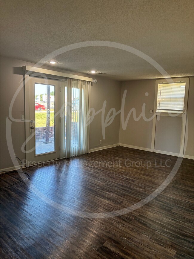 Foto del edificio - 7008 N Church Rd