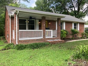 Building Photo - 316 N Ivy Ave