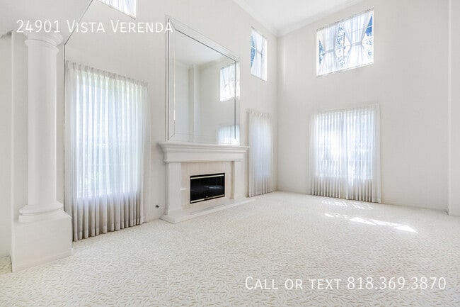 Building Photo - 24901 Vista Verenda