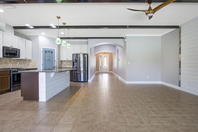 Building Photo - 6827 Park Strand Dr