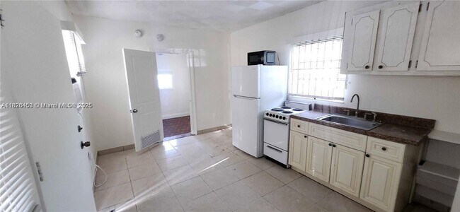 Foto del edificio - 119 NE 56th St