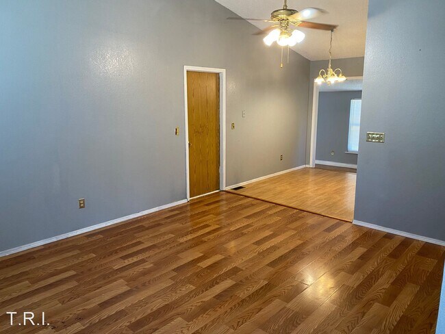 Building Photo - 3 br, 2 bath House - 3501 Burlington Ave