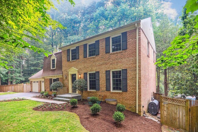 Building Photo - 5 BR 4.5 BA home with inground heated pool and extensive hardscape!