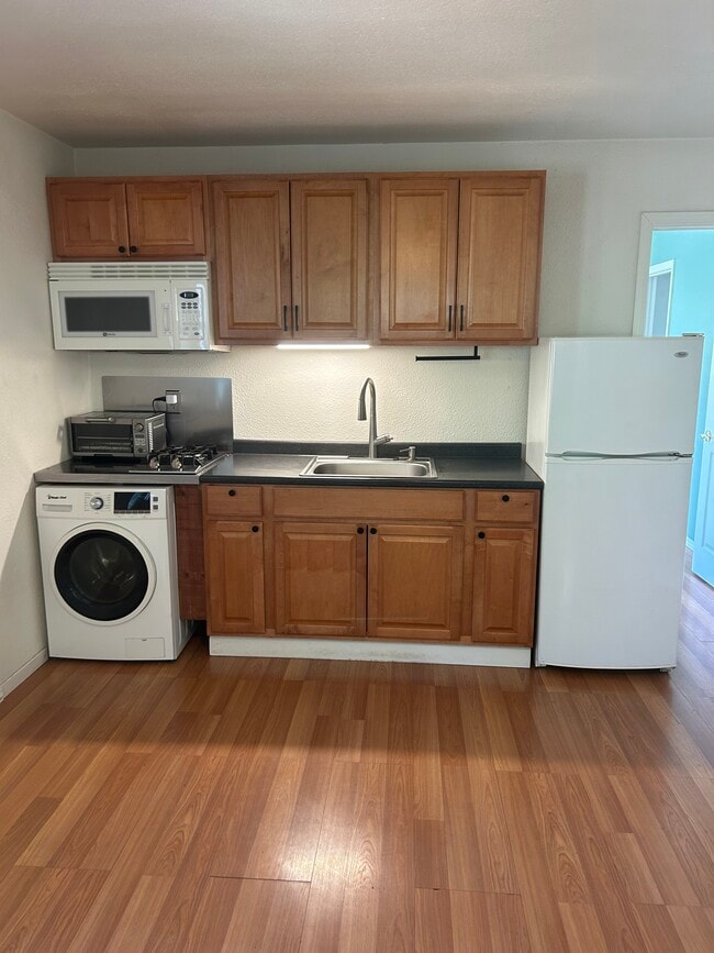 Open plan kitchen - 621 5th St