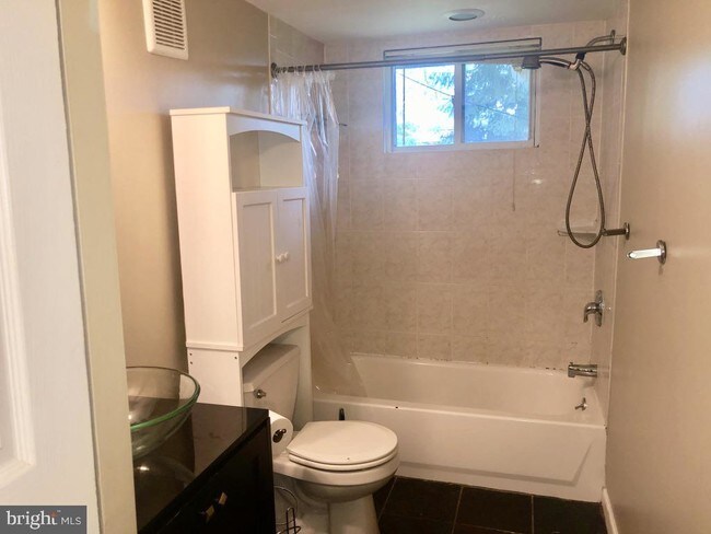 Building Photo - 603 Bickmore Dr