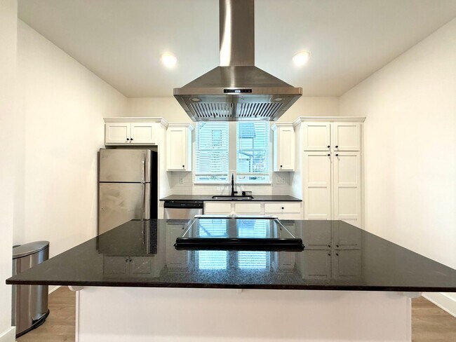 Foto del edificio - $2,500 Move-In-Special