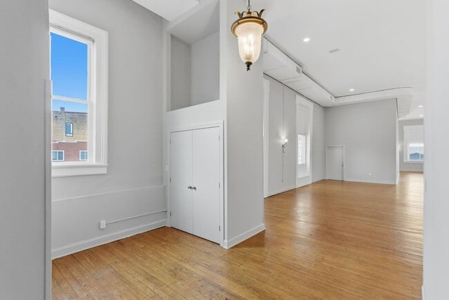 Building Photo - 500 Main St