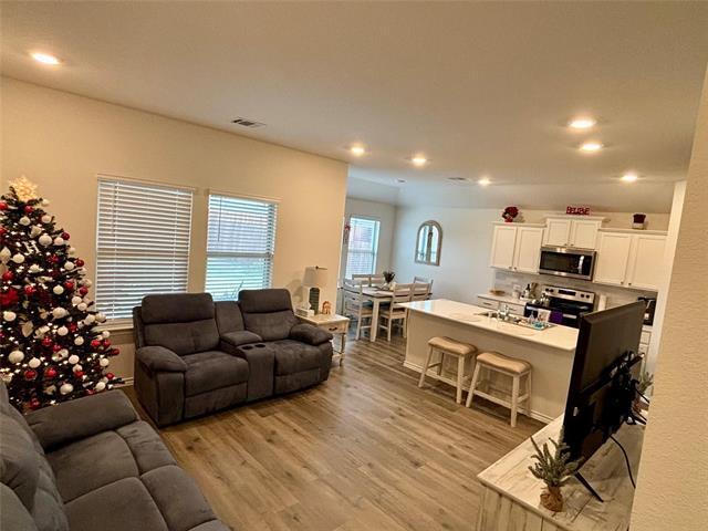 Foto del edificio - 6413 Shoreline Ln