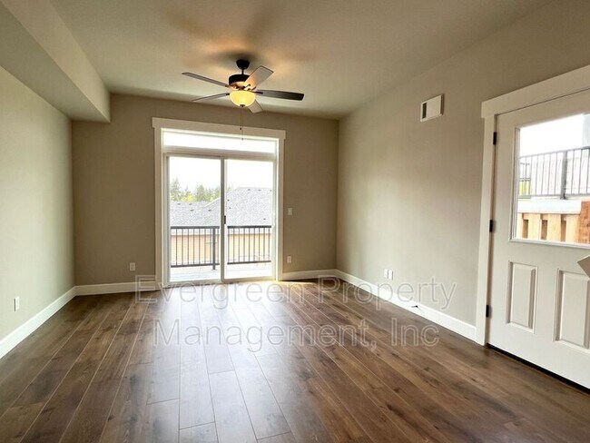 Building Photo - 1207 NE Henderson Dr