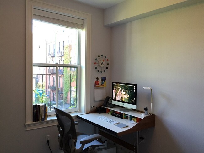 Building Photo - 10 Grove St