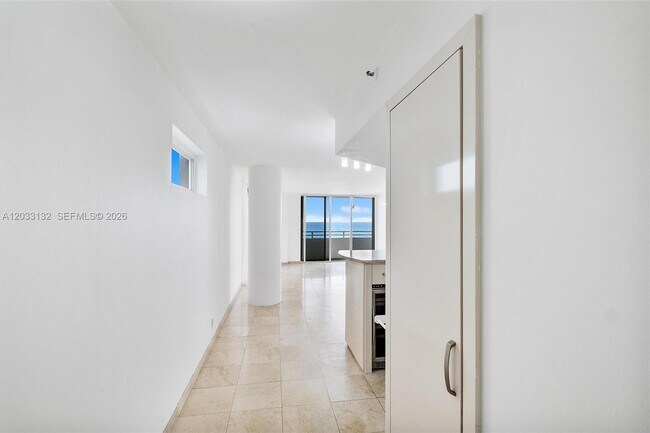 Foto del edificio - 8911 Collins Ave